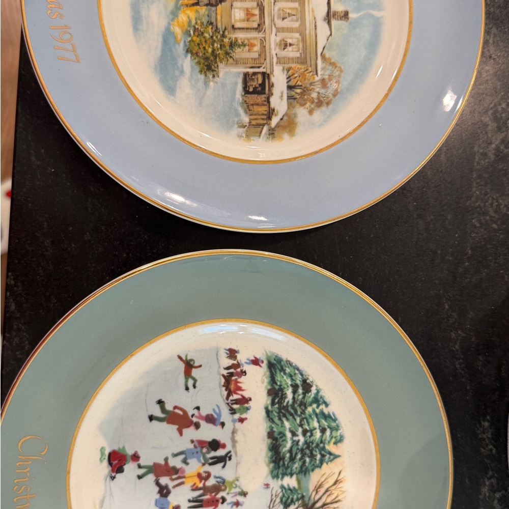 Vintage Christmas Collector Plates Set